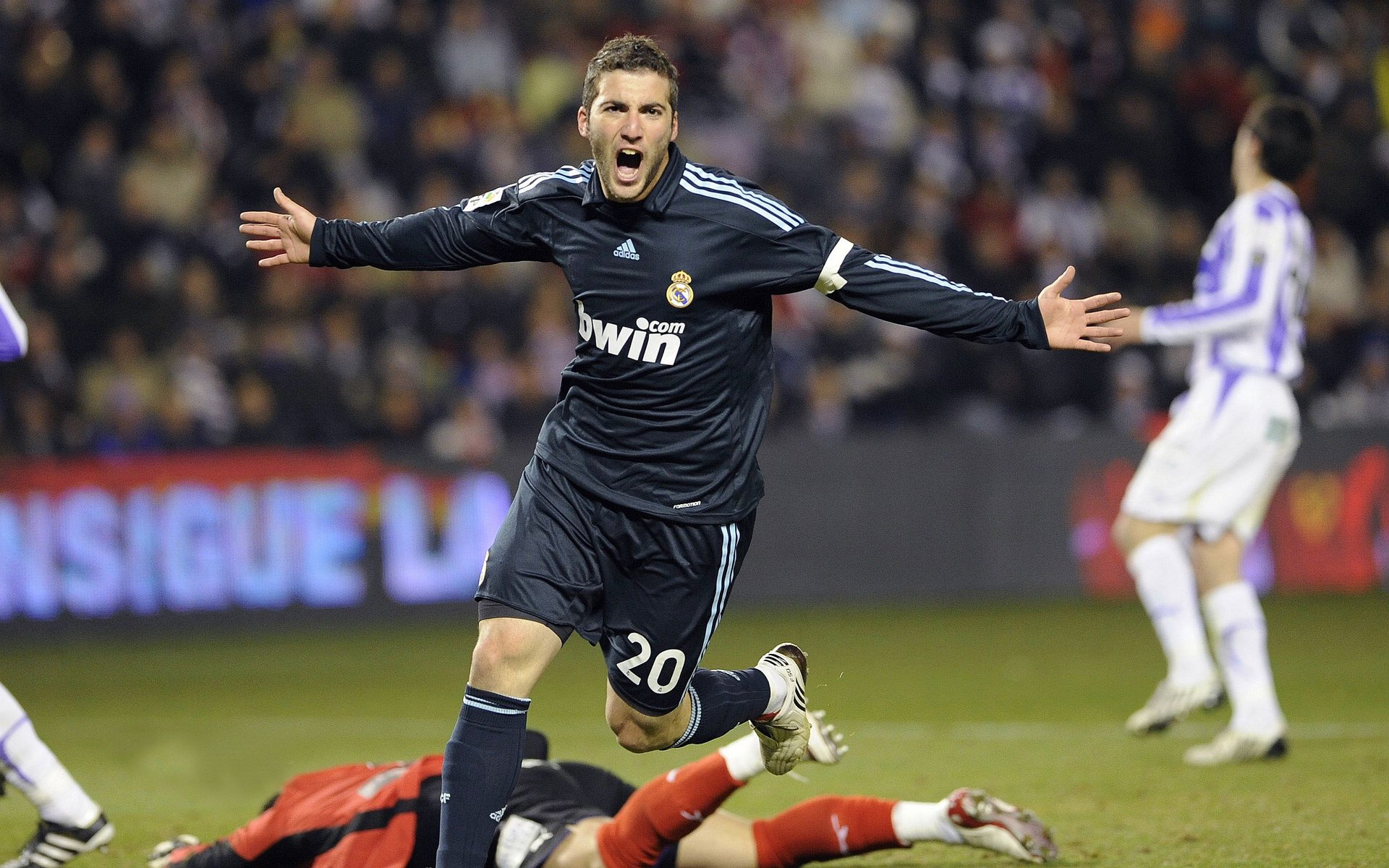 摩洛哥绝杀巴拉圭，姆巴佩成为关键先生，一场改写历史的胜利