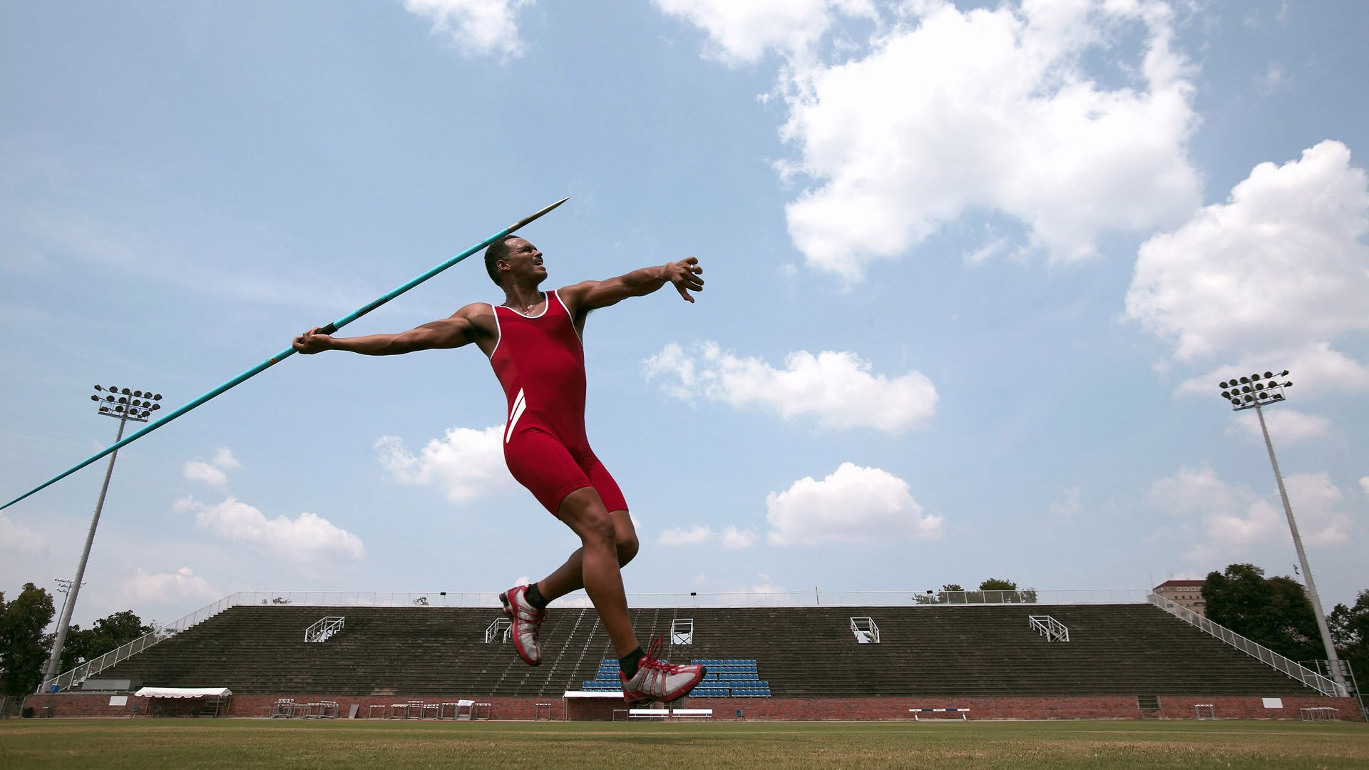 哈斯奇迹夜，皮亚斯特里火热状态助车队绝杀梅赛德斯